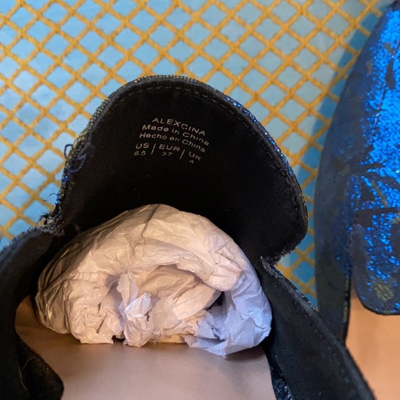 Mix No. 6 Blue Metalic flats size 6 1/2 - Picture 4 of 7